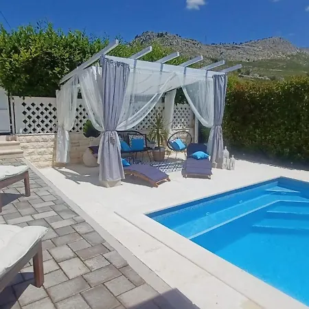 Apartment Matenda With Pool Mravince