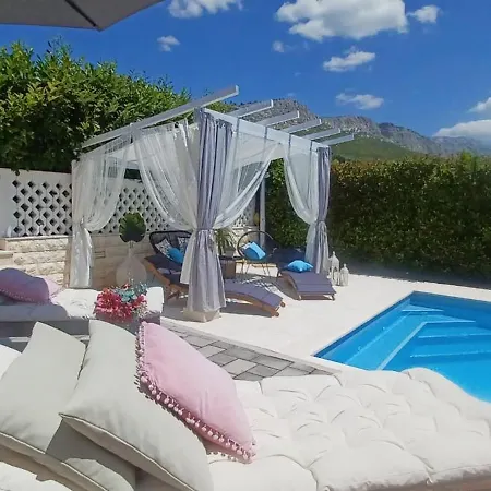 Matenda With Pool Mravince