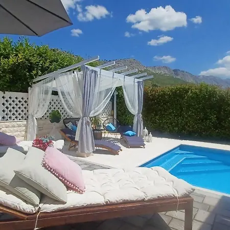 Matenda With Pool Apartment