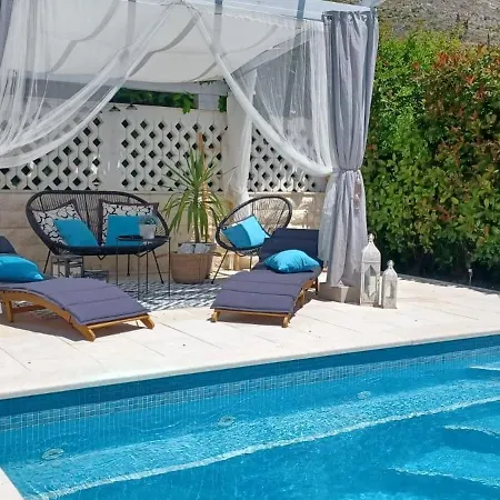 Matenda With Pool Apartment Mravince