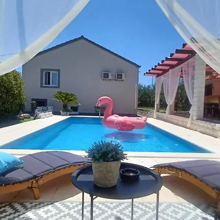 Matenda With Pool Mravince
